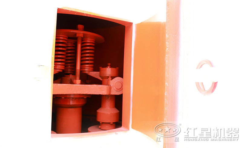 雷蒙磨粉机磨腔内景 雷蒙磨粉机磨腔内景