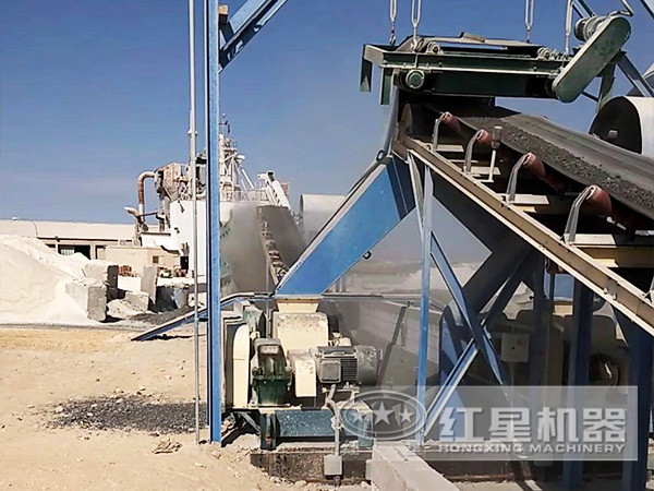 小型对辊式星空平台-星空(中国)
破碎煤炭现场