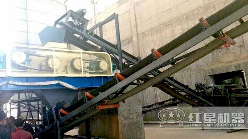 对辊式碎石机现场实拍