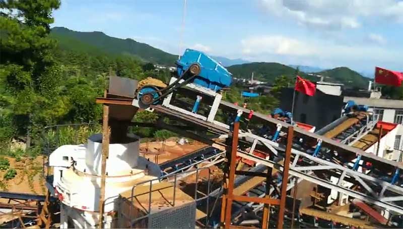 鹅卵石制沙现场 鹅卵石制沙现场